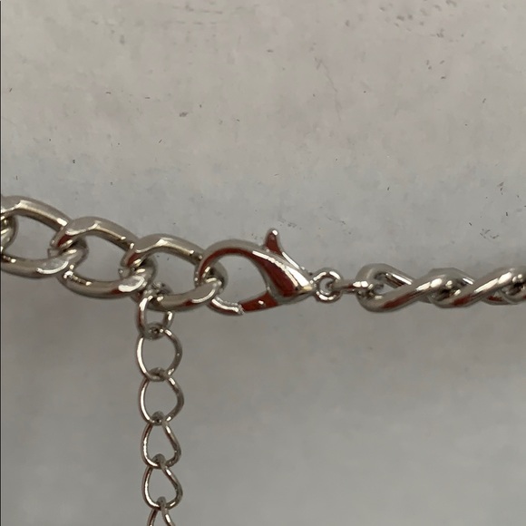 🎀 Silver Tone Open Bow Necklace - Picture 4 of 4